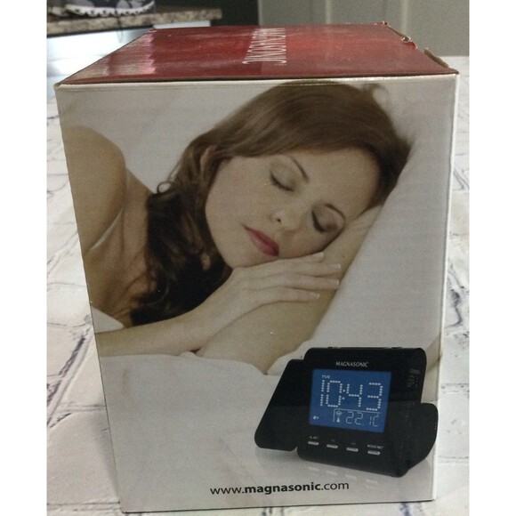 Magnasonic Self Set Clock with Dual Alarm AM /FM Radio Temp and Date Display - Picture 4 of 11